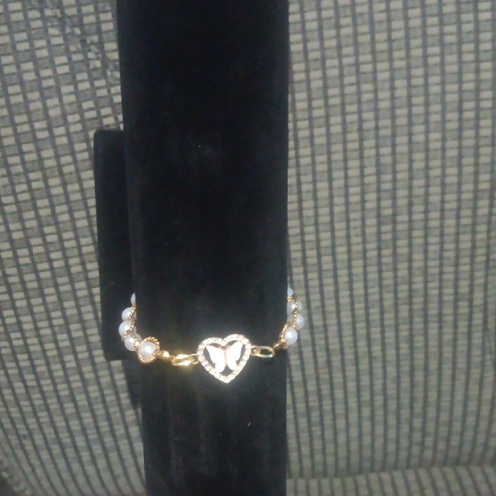 Gold Heart Bracelet with Pearl Details